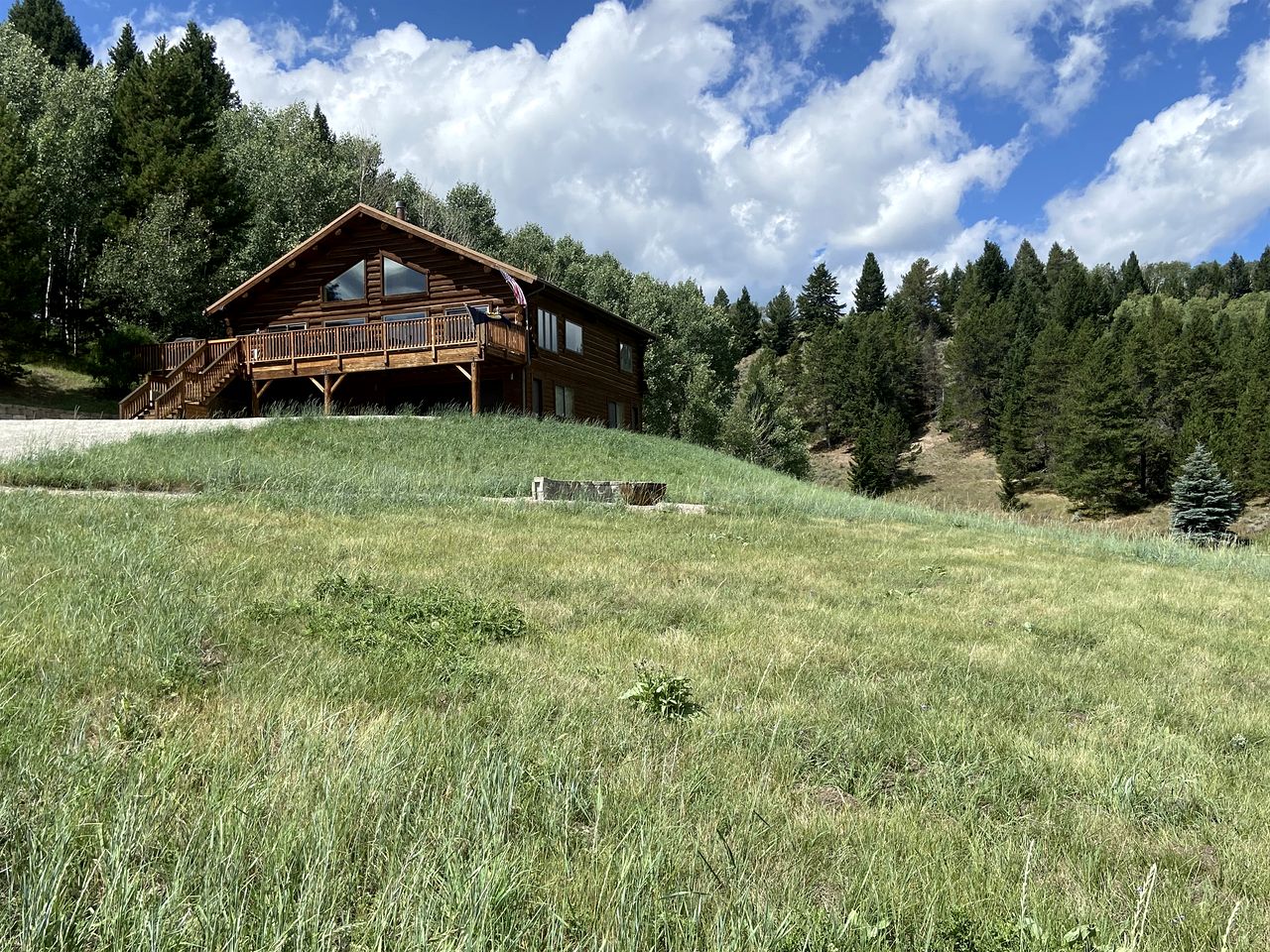Luxurious Log Home with Madison River Views near Three Dollar Bridge, J & J Ranch, Montana