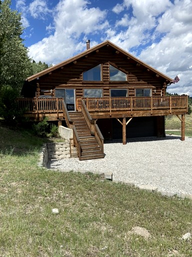 Luxurious Log Home with Madison River Views near Three Dollar Bridge, J & J Ranch, Montana
