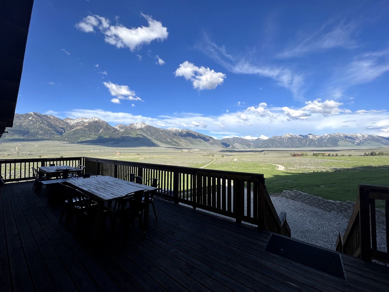 Luxurious Log Home with Madison River Views near Three Dollar Bridge, J & J Ranch, Montana