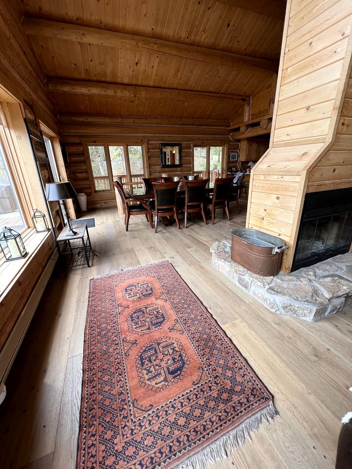 Luxurious Log Home with Madison River Views near Three Dollar Bridge, J & J Ranch, Montana
