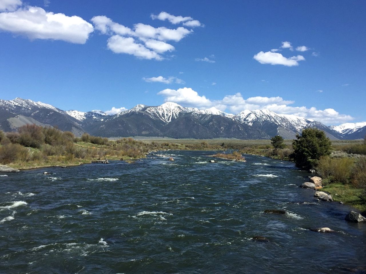 Luxurious Log Home with Madison River Views near Three Dollar Bridge, J & J Ranch, Montana