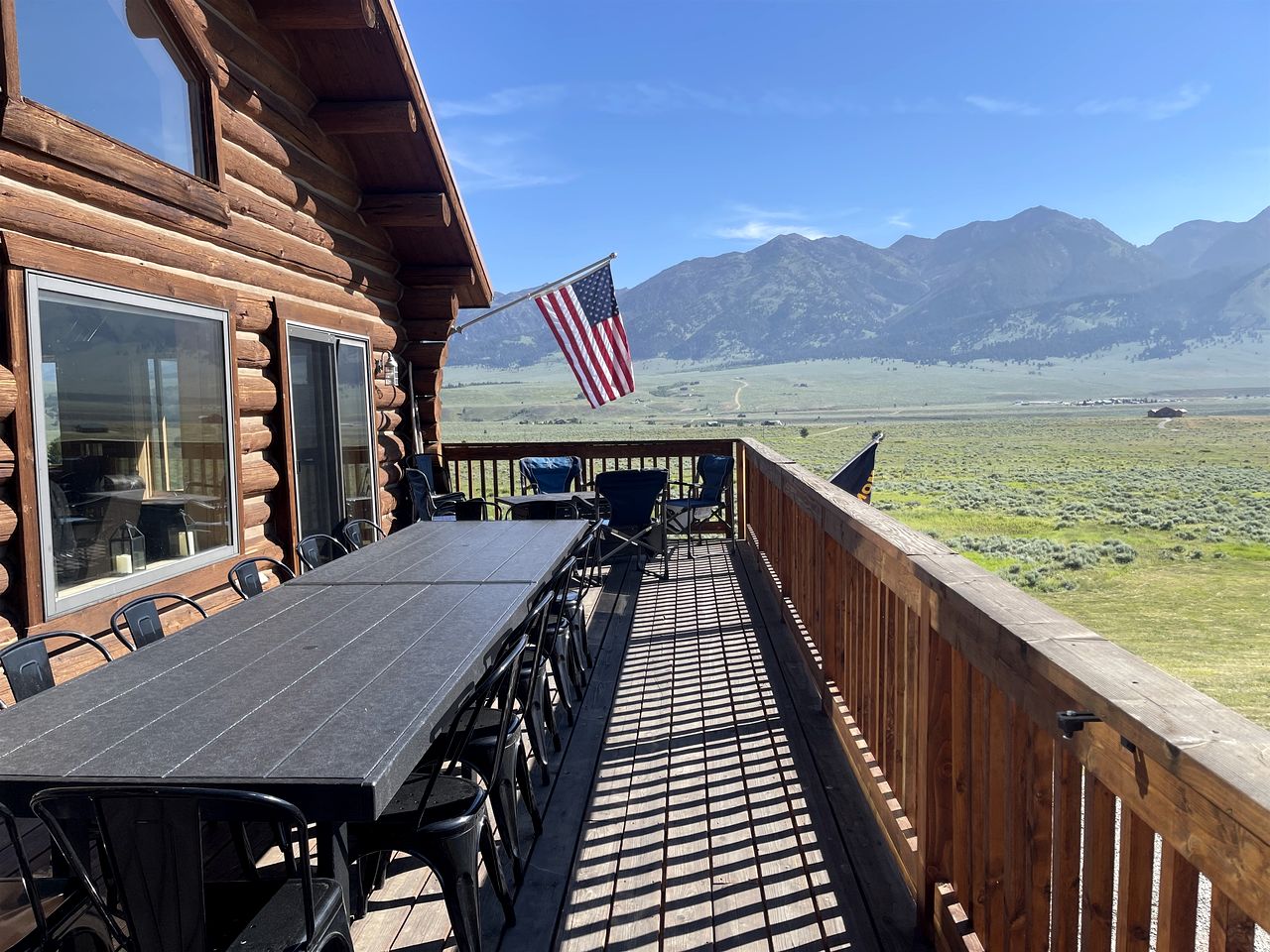 Luxurious Log Home with Madison River Views near Three Dollar Bridge, J & J Ranch, Montana
