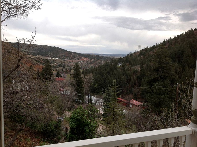 Cabins (Manitou Springs, Colorado, United States)