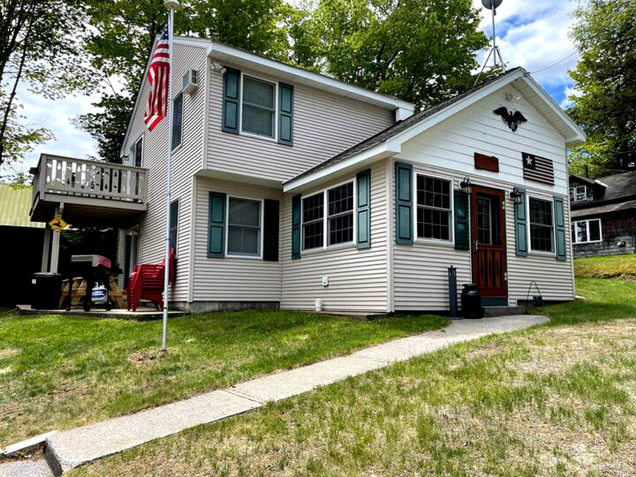 Seaside Glamping: Perfect Cabin just Steps from Old Forge Public Beach, NY