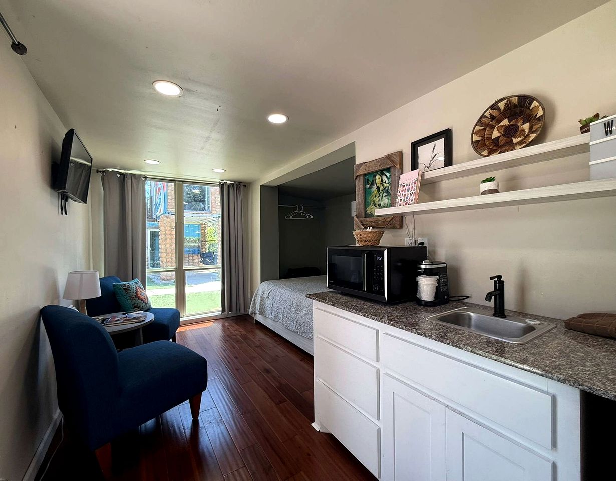 Cozy Tiny House Retreat with Rooftop Deck near Fort Sill in Medicine Park, Oklahoma