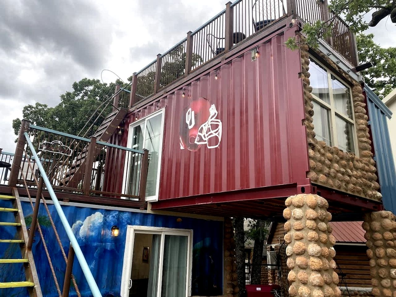 Cozy Tiny House Retreat with Rooftop Deck near Fort Sill in Medicine Park, Oklahoma