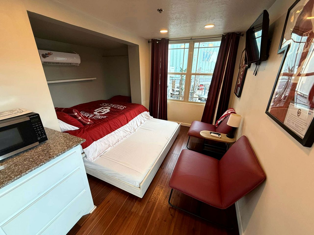 Cozy Tiny House Retreat with Rooftop Deck near Fort Sill in Medicine Park, Oklahoma