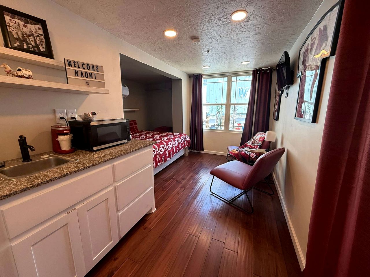 Cozy Tiny House Retreat with Rooftop Deck near Fort Sill in Medicine Park, Oklahoma