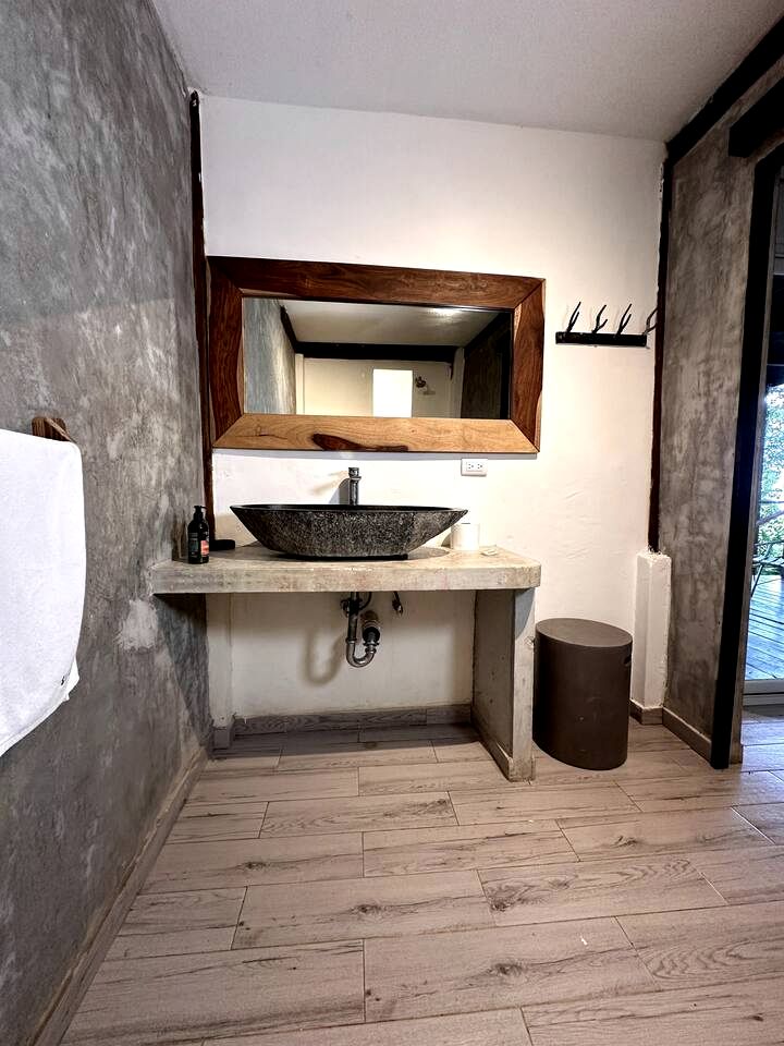 Rustic Eco Cabin Retreat with Pool, Paddleboards & Private Balcony Close to Shore in Saboga, Panama