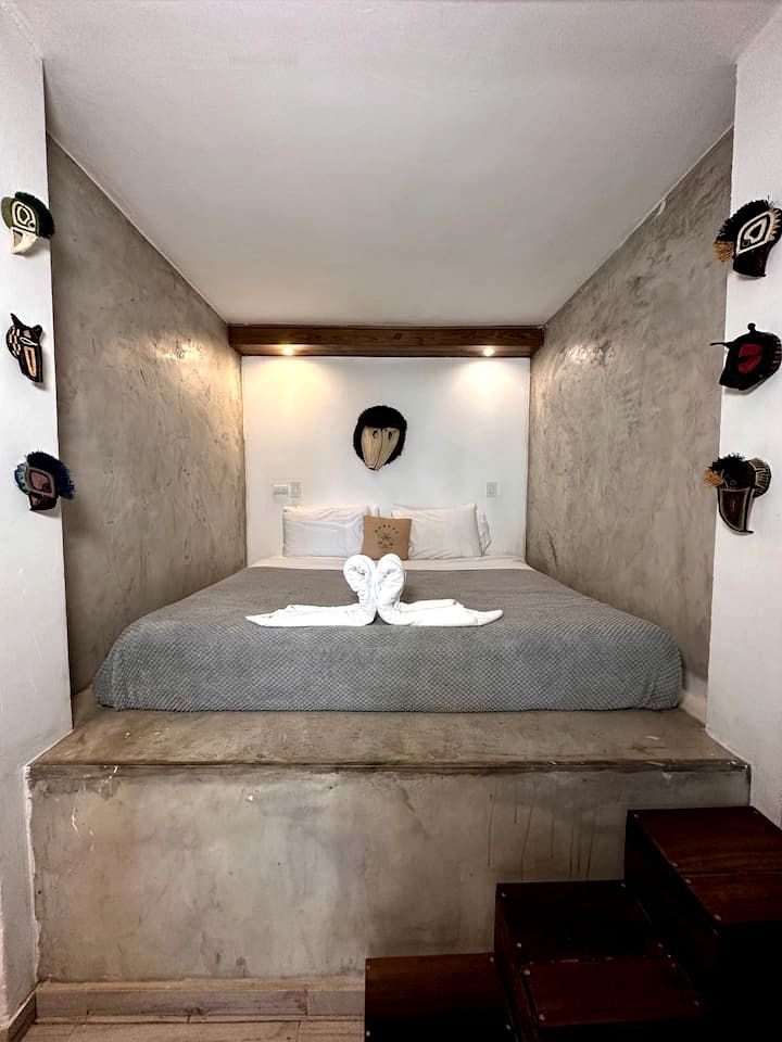 Peaceful Eco Retreat with Pool, Kayaks, Fire Pit & Jungle Cabin Near the Beach Escape in Saboga, Panama