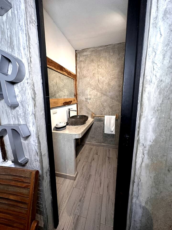 Peaceful Eco Retreat with Pool, Kayaks, Fire Pit & Jungle Cabin Near the Beach Escape in Saboga, Panama