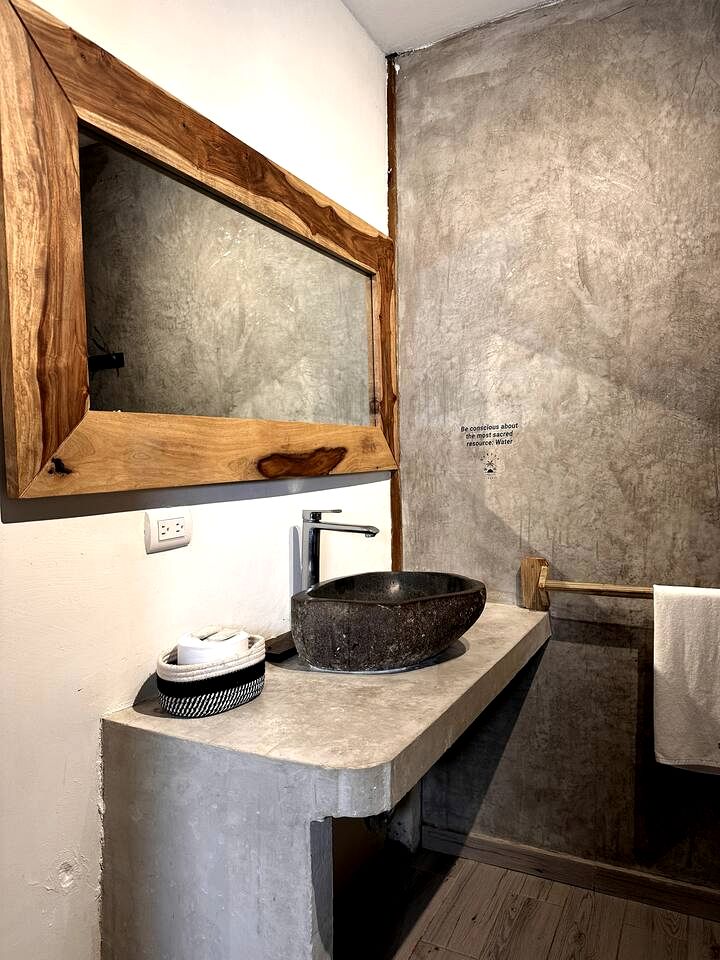 Peaceful Eco Retreat with Pool, Kayaks, Fire Pit & Jungle Cabin Near the Beach Escape in Saboga, Panama