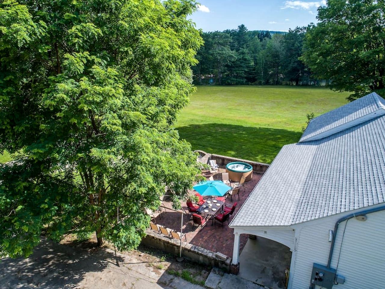 Spacious Riverfront Retreat with Hot Tub near White Mountains in Conway, NH