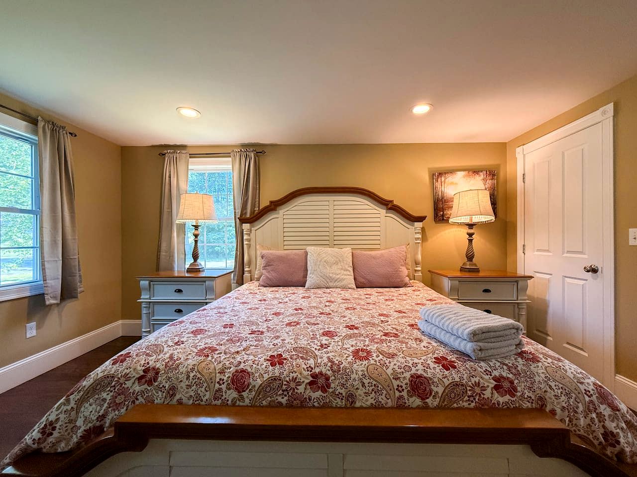 Secluded Group Retreat with Hot Tub, Riverfront & Huge Yard in Conway, New Hampshire