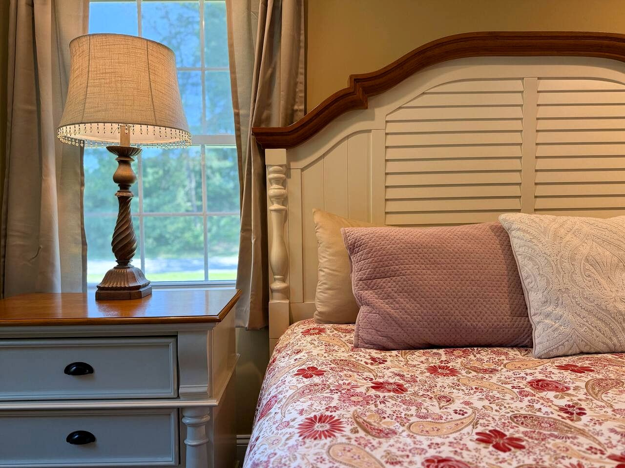 Secluded Group Retreat with Hot Tub, Riverfront & Huge Yard in Conway, New Hampshire