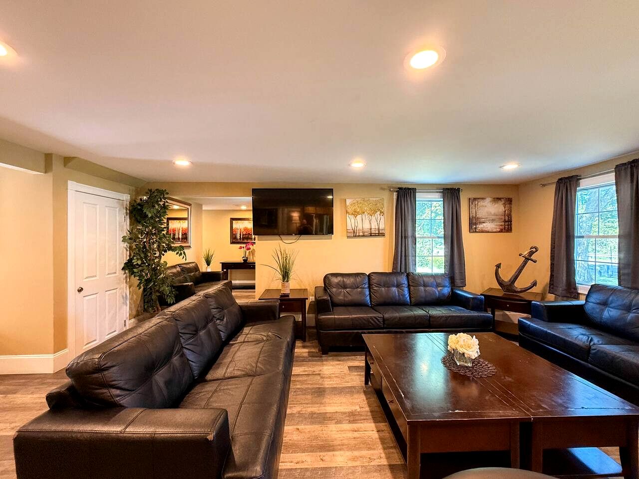 Spacious Riverfront Retreat with Hot Tub near White Mountains in Conway, NH