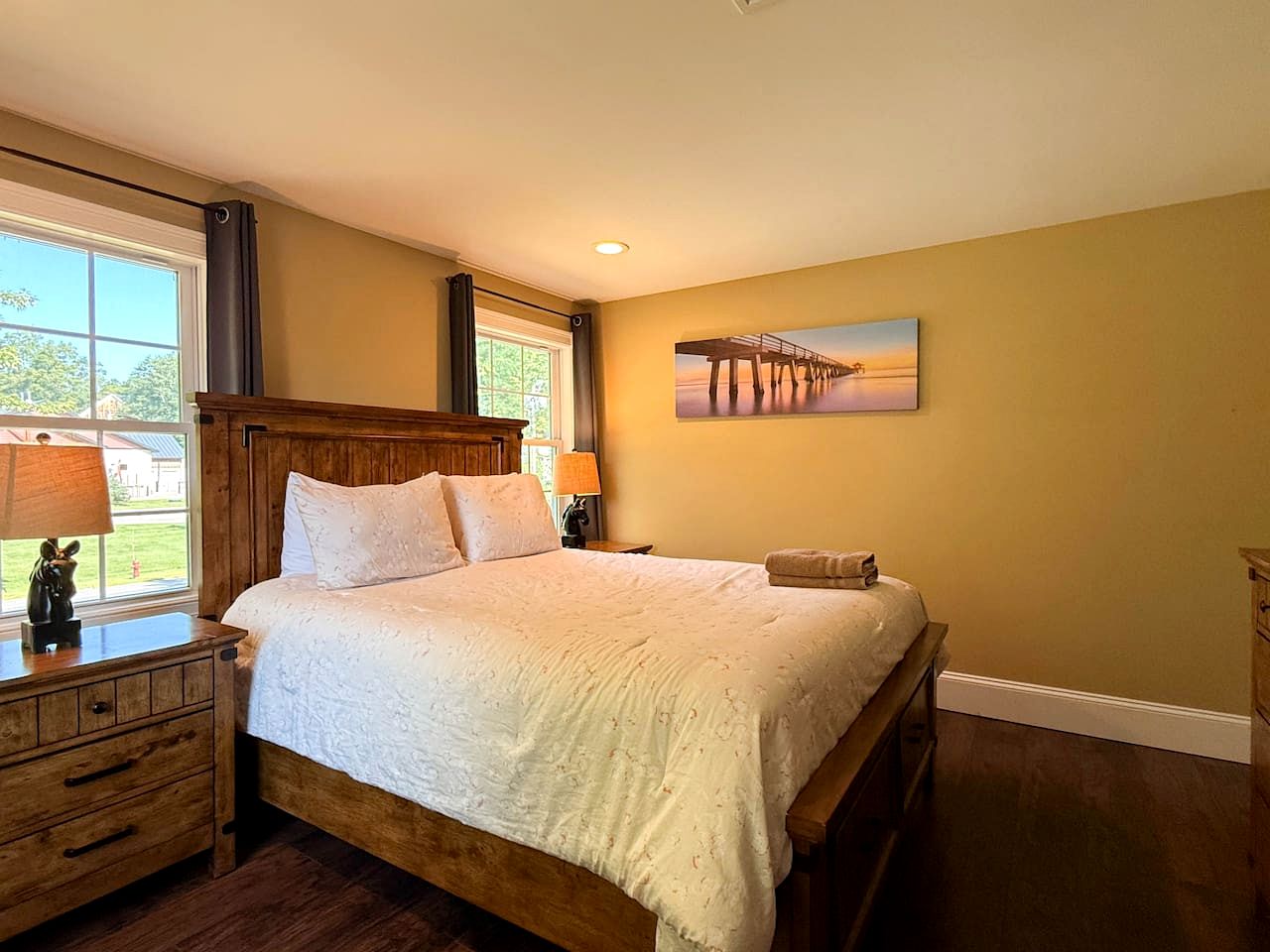 Spacious Riverfront Retreat with Hot Tub near White Mountains in Conway, NH