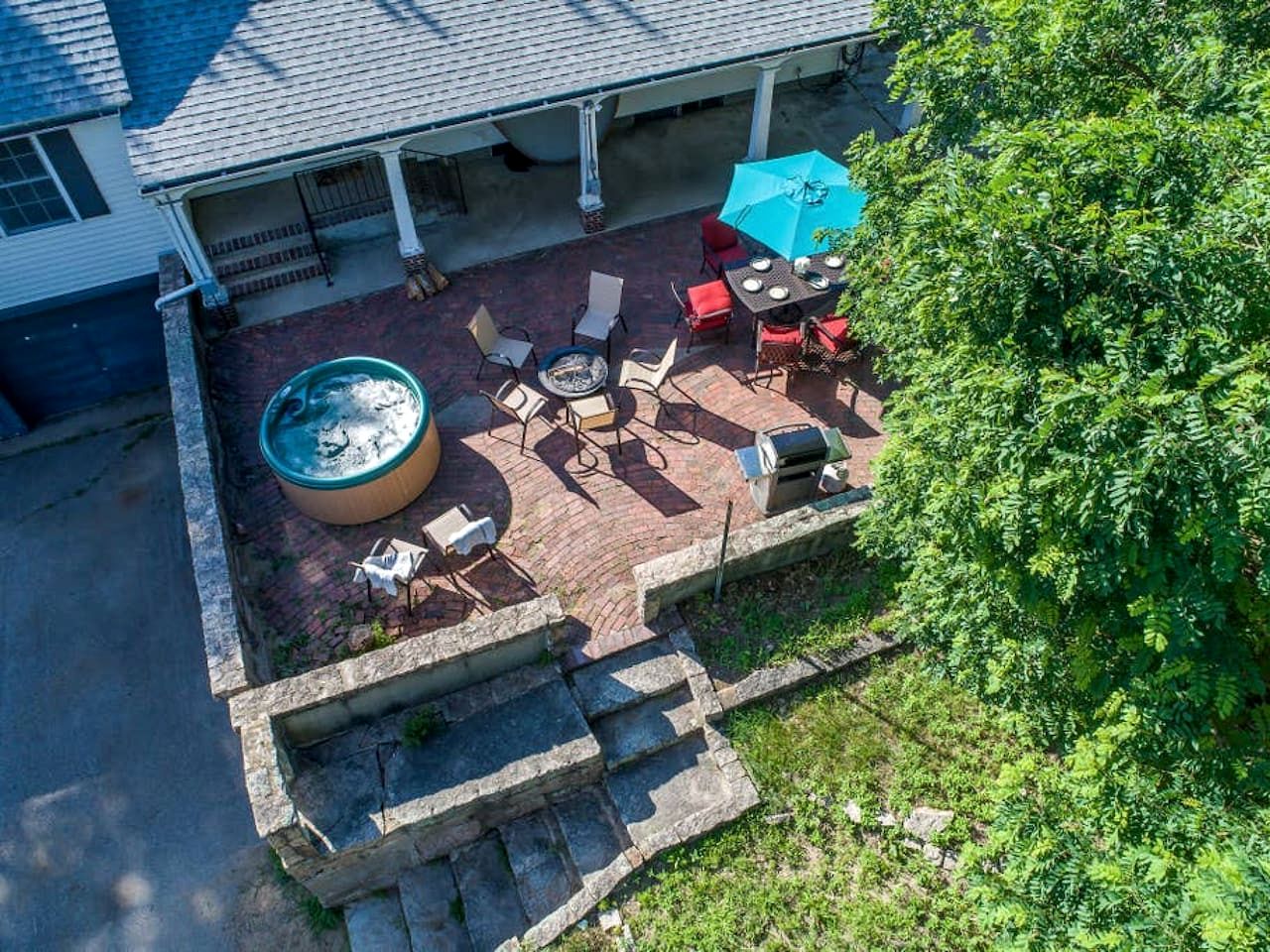 Spacious Riverfront Retreat with Hot Tub near White Mountains in Conway, NH