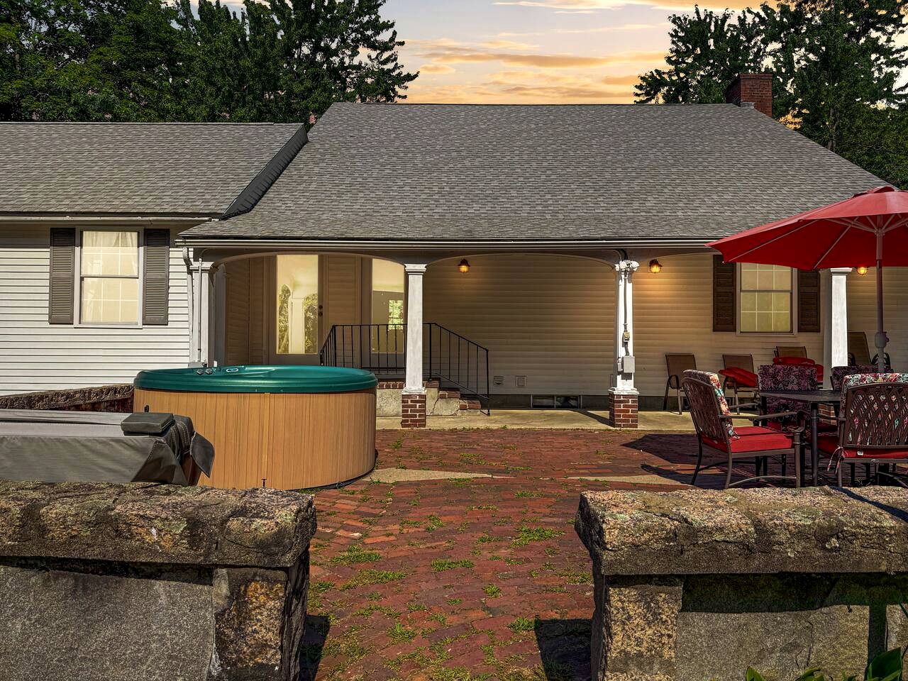 Spacious Riverfront Retreat with Hot Tub near White Mountains in Conway, NH