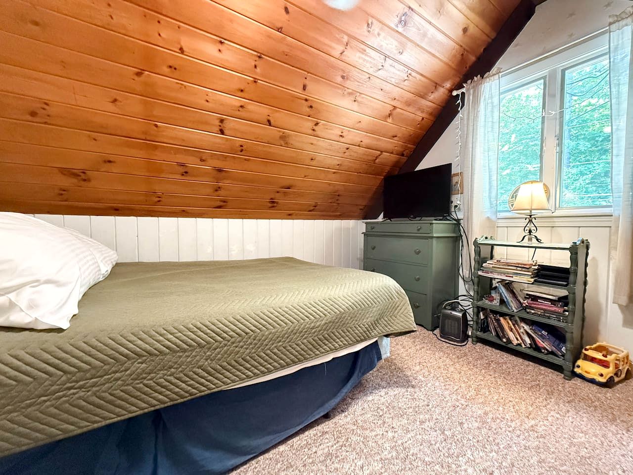 Spacious Cabin Retreat Near Attitash Mountain in Bartlett, New Hampshire