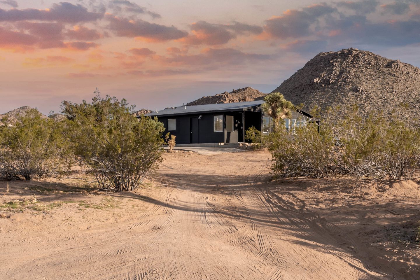 Incredible Vacation Rental with Barbecue and Spa Pool in Joshua Tree, California