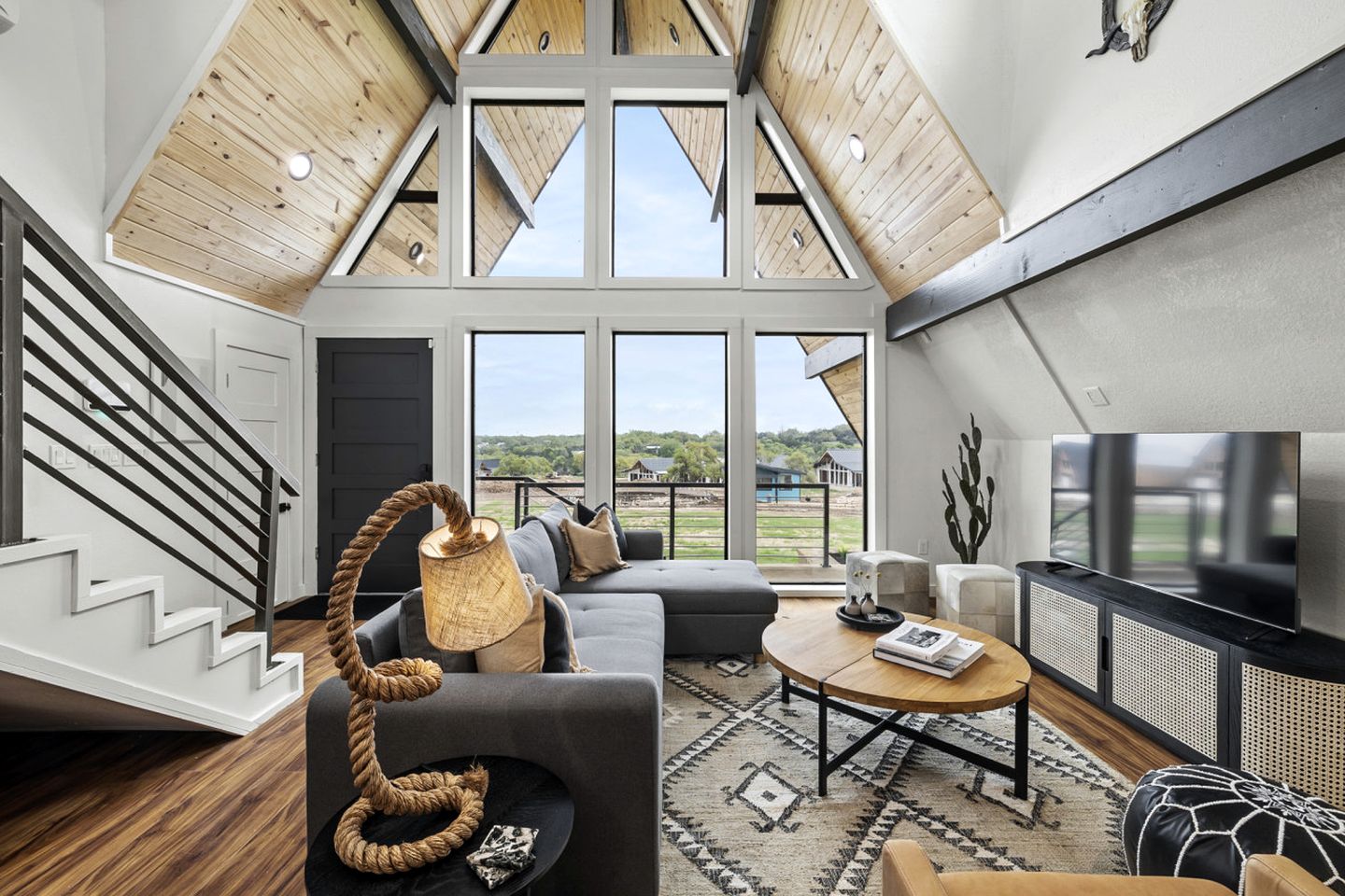 Family-Friendly A-frame with Outdoor Camp Fire in Texas