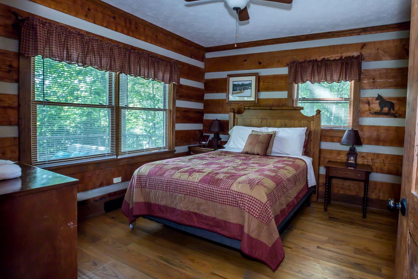 North Carolina Cabin with Spectacular Views of the Mountains, Perfect for an Outdoor-Adventure Vacation in Spruce Pine