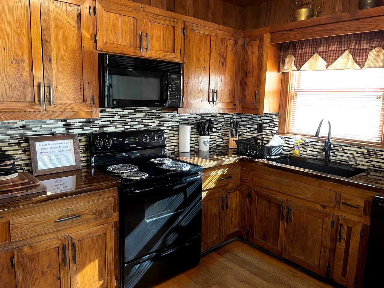 North Carolina Cabin with Spectacular Views of the Mountains, Perfect for an Outdoor-Adventure Vacation in Spruce Pine