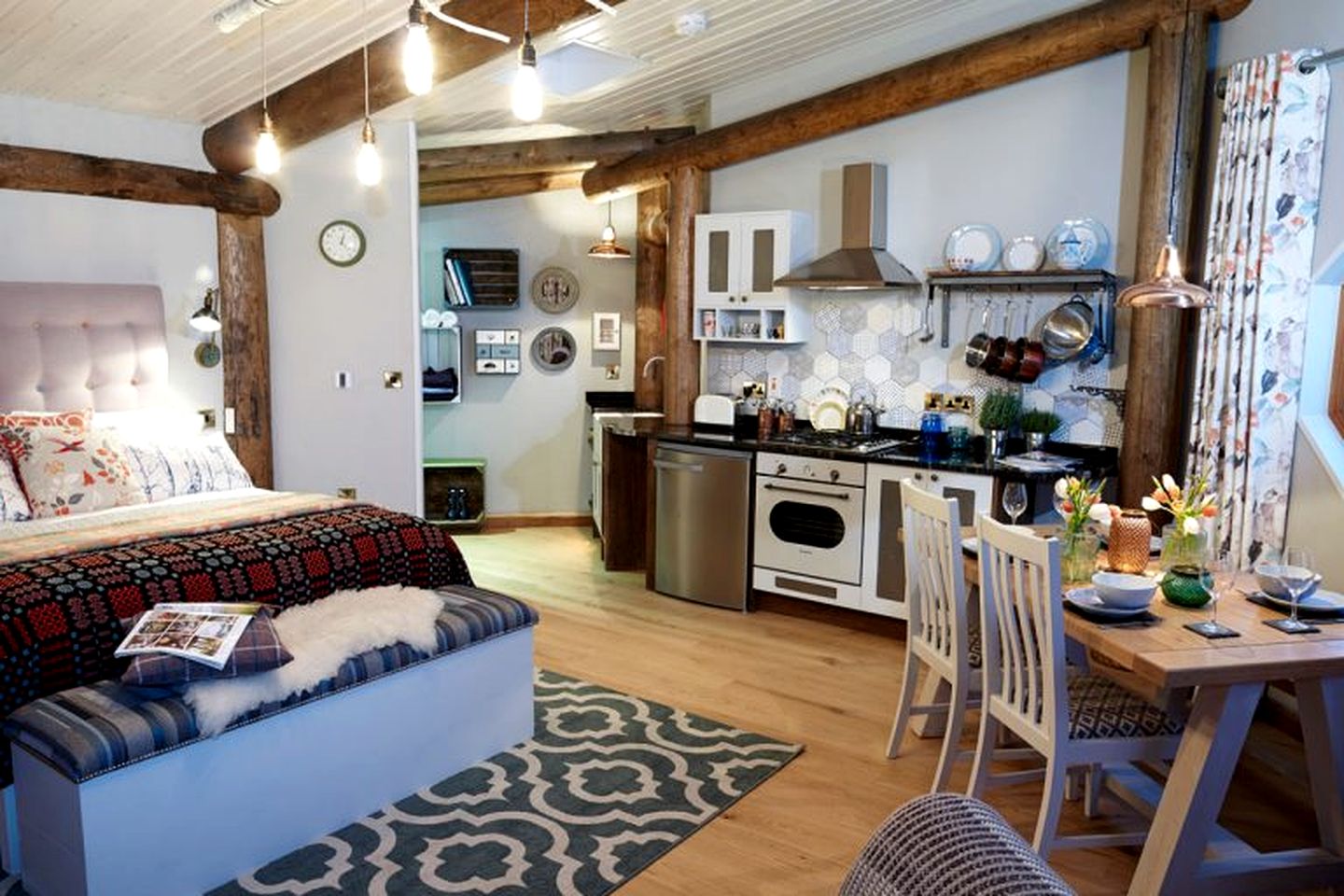 Unique Eco-Friendly Cabin Rental on Countryside Farm in West Wales