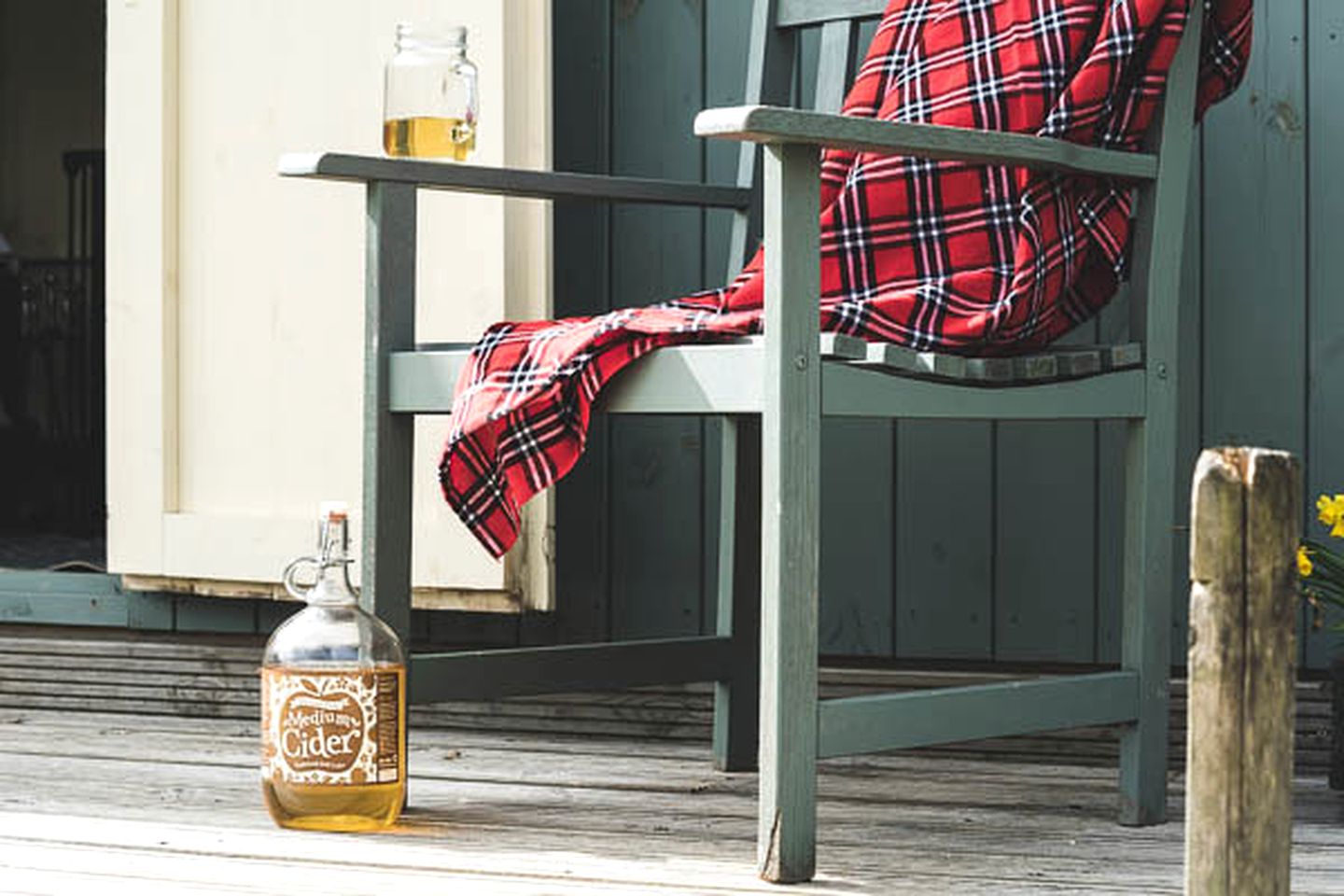 Charming Tiny House Rental with a Hot Tub in Cornwall, England