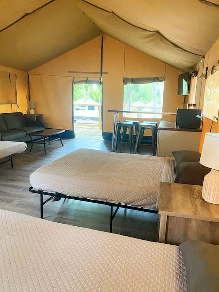Safari Tent Glamping in Texas for the Best Creekside Vacations in Cibolo