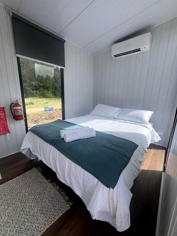 Peaceful Tiny House Retreat with Breathtaking Countryside Views in Queensland