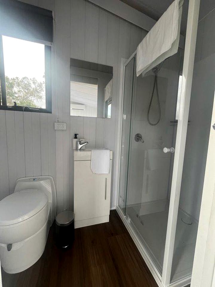 Peaceful Tiny House Retreat with Breathtaking Countryside Views in Queensland