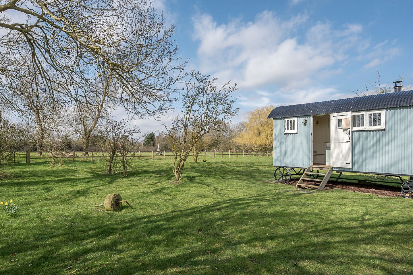 Boundary Farm Glamping in a Shepherd's Hut, Ideal for a Countryside Escape to Framlingham