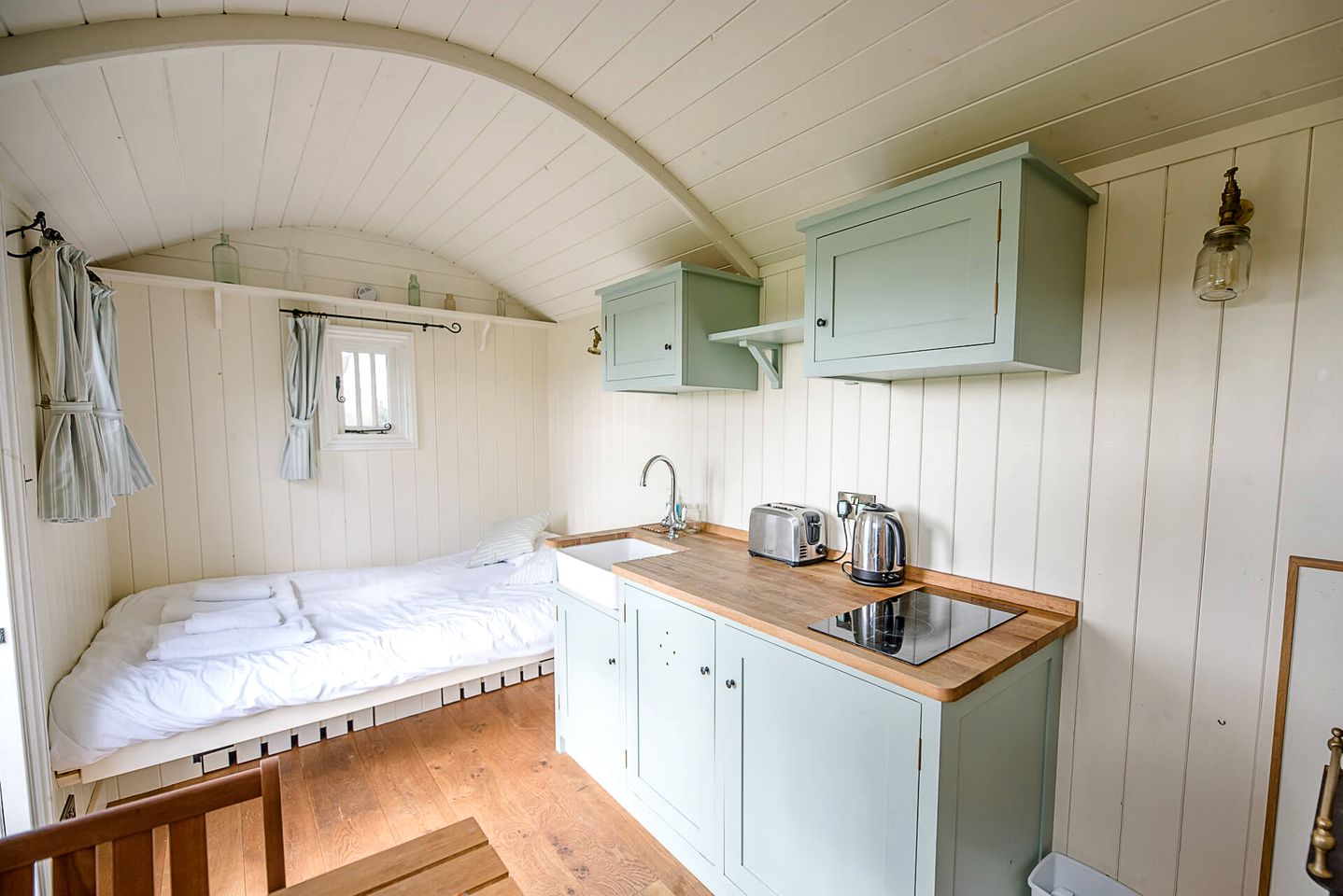 Boundary Farm Glamping in a Shepherd's Hut, Ideal for a Countryside Escape to Framlingham