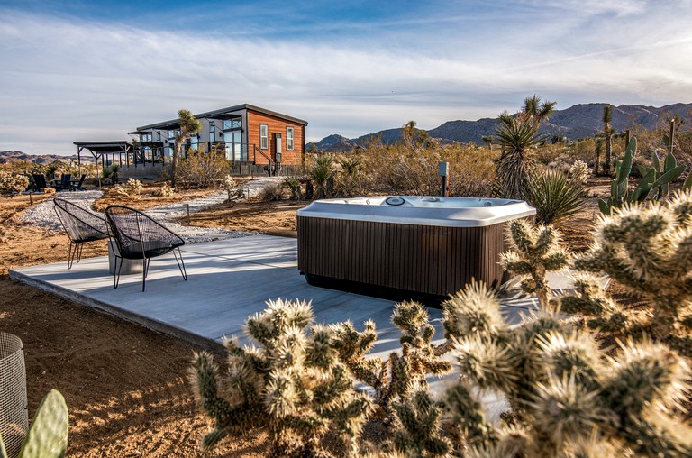 Sagebrush Bungalow Modern Retreat w/Hot Tub, Fire Pit and BBQ