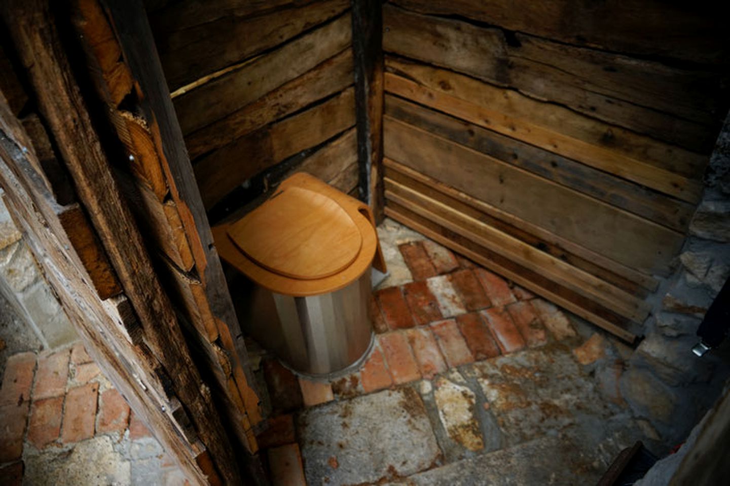 Romantic Cabin Rental in Stunning Countryside near Angoulême, France