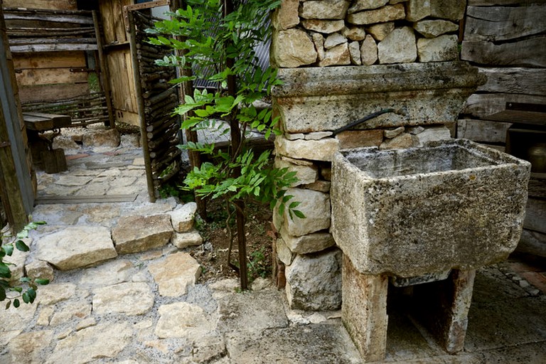 Cabins (Feuillade, Nouvelle-Aquitaine, France)