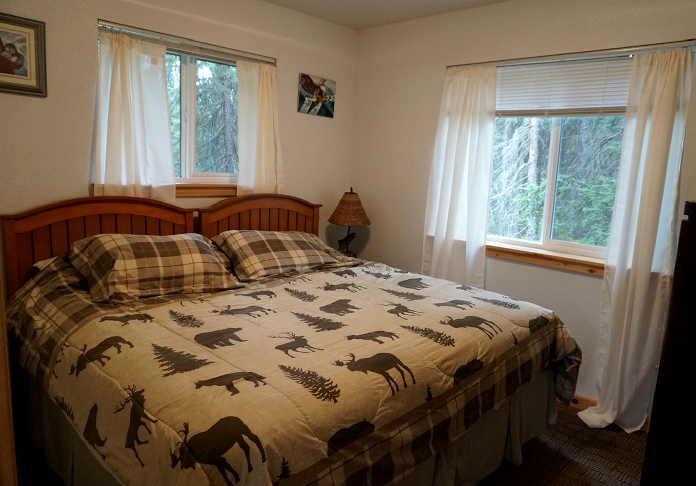 Gorgeous Romantic Cabin Rental with Private Porch near Ridgeway, Alaska