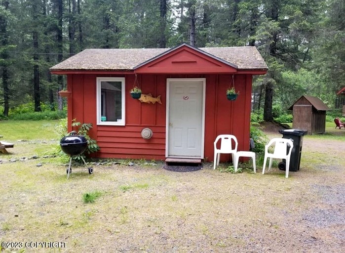 Tiny Cabin Perfect for Two in Seward, Alaska