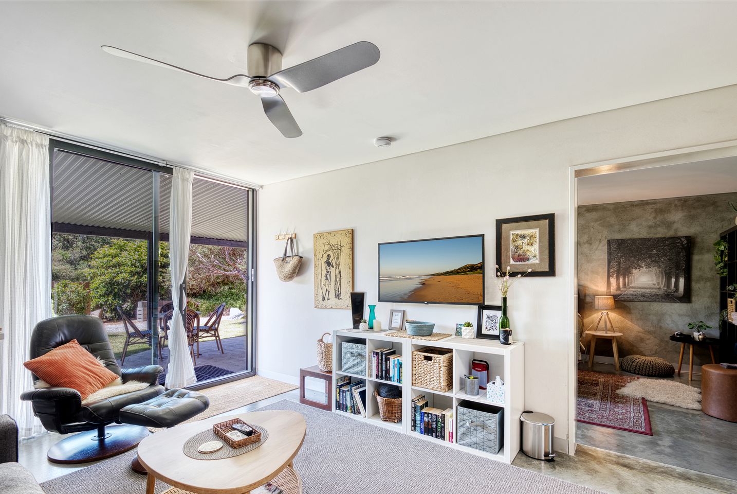 Deluxe Beachside Cottage with Access to Venus Bay's Sandy Beaches in Victoria, Australia