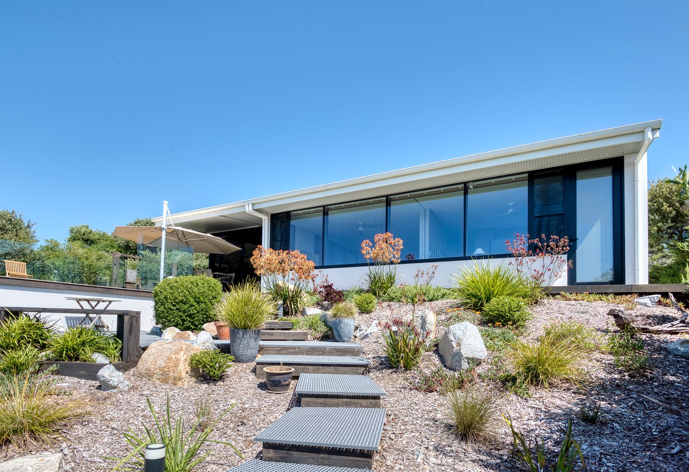Impressive, Eco-Friendly Designer Rental with Pool for Bird Watchers and Ocean Enthusiasts in Venus Bay, Australia