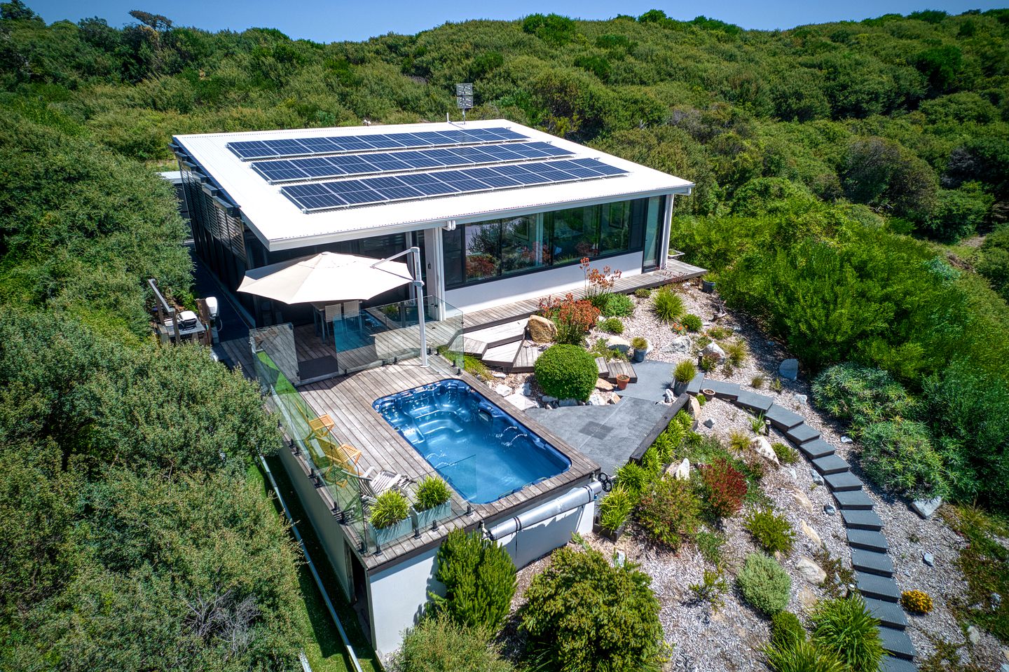 Impressive, Eco-Friendly Designer Rental with Pool for Bird Watchers and Ocean Enthusiasts in Venus Bay, Australia