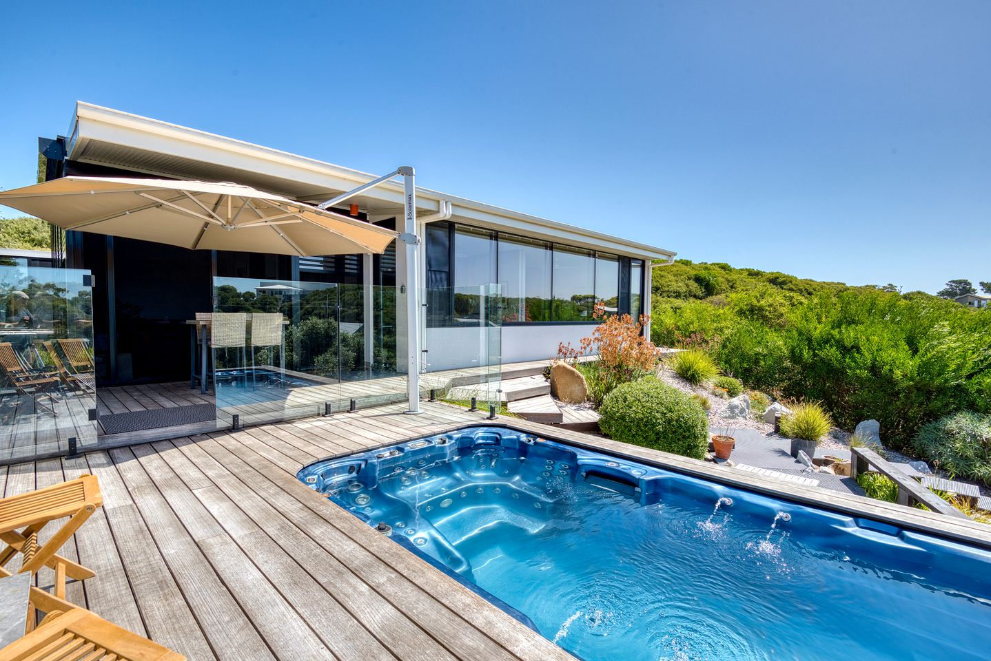 Impressive, Eco-Friendly Designer Rental with Pool for Bird Watchers and Ocean Enthusiasts in Venus Bay, Australia