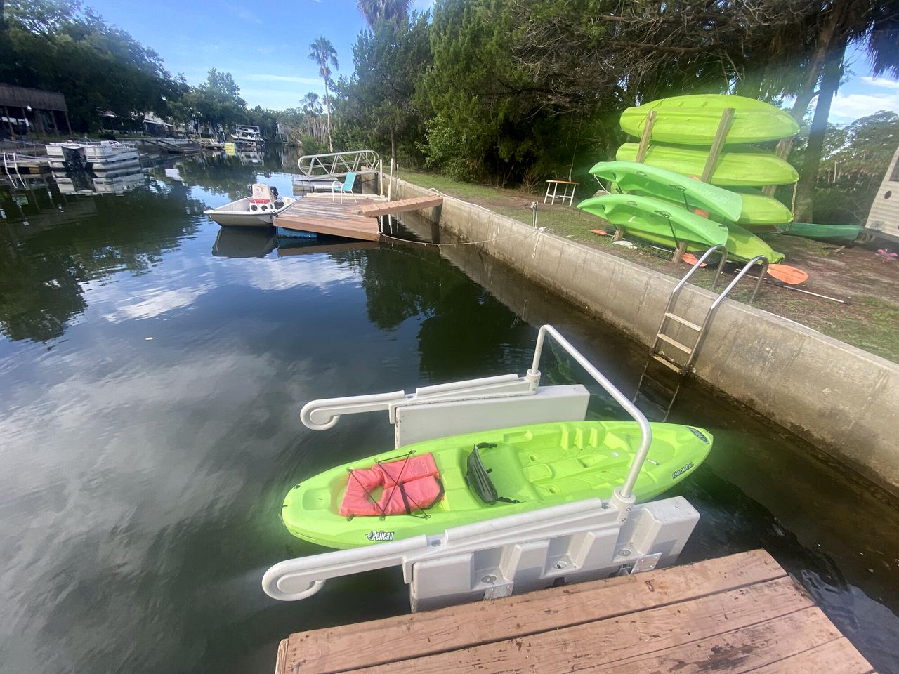 Beautiful Cottage with Stunning Views in Weeki Wachee, Florida