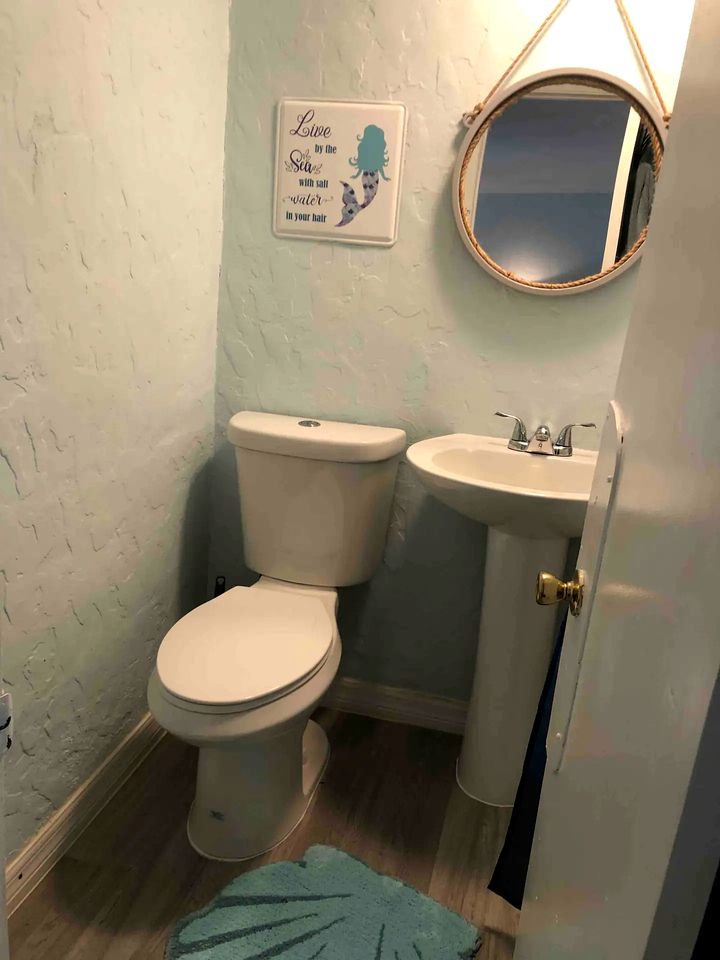 Beautiful Cottage with Stunning Views in Weeki Wachee, Florida