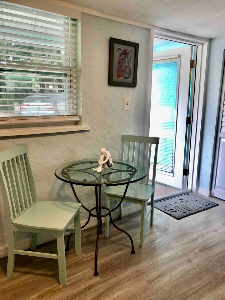 Beautiful Cottage with Stunning Views in Weeki Wachee, Florida