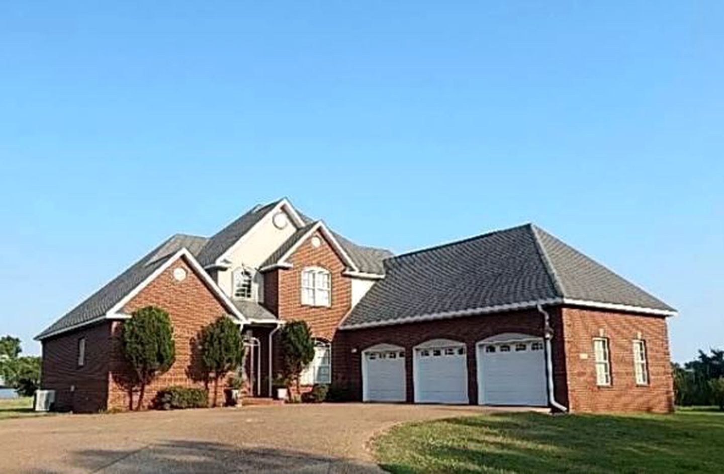 Spacious Pet-Friendly Cottage with Sensational Views on the Pascagoula River, Mississippi