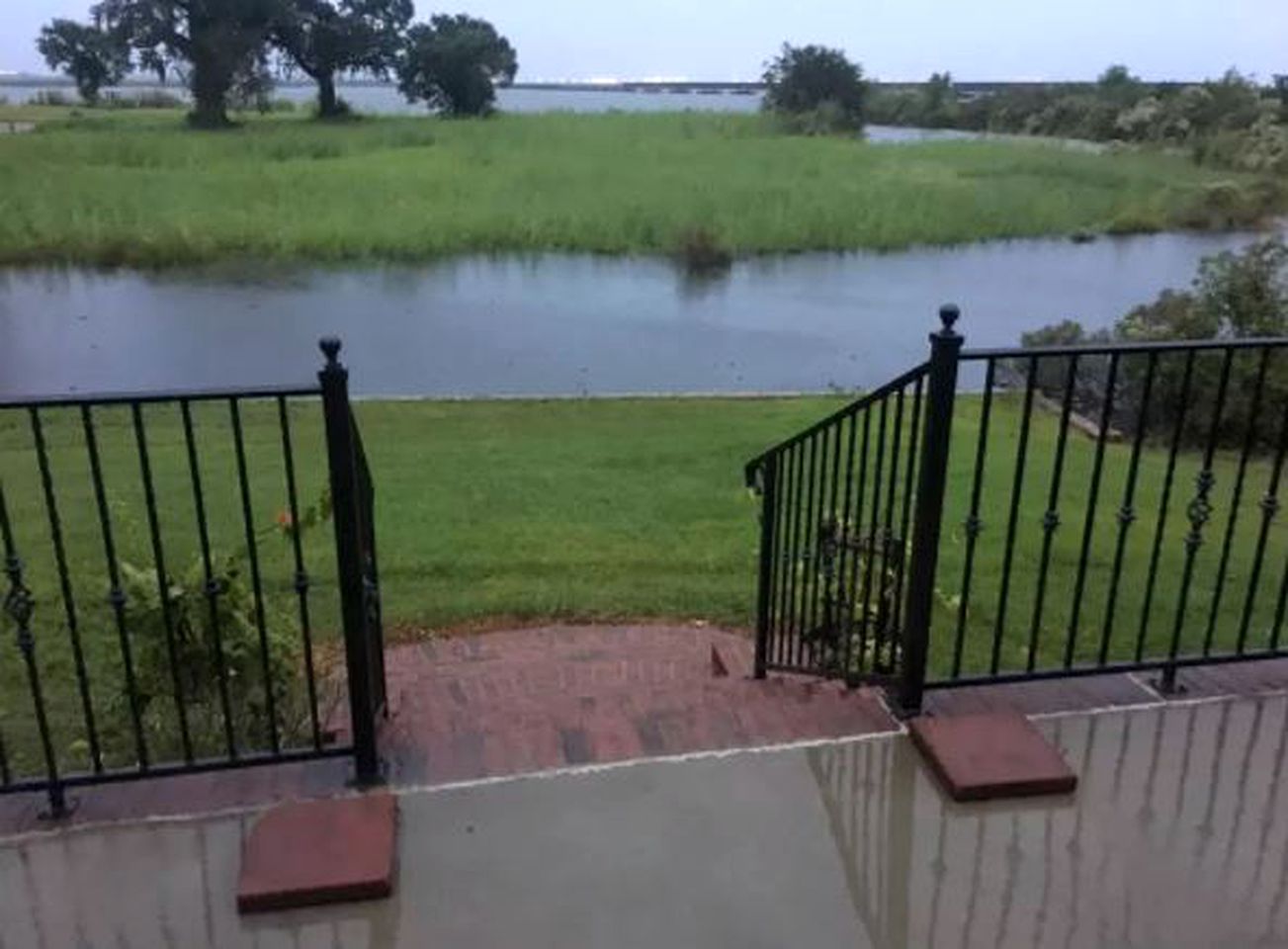 Spacious Pet-Friendly Cottage with Sensational Views on the Pascagoula River, Mississippi