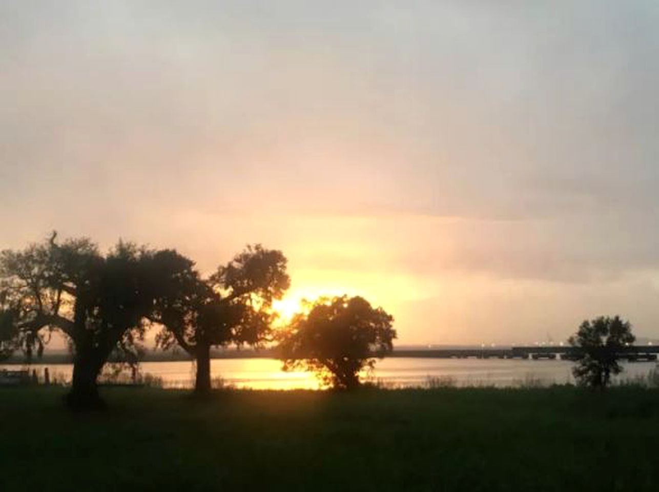 Spacious Pet-Friendly Cottage with Sensational Views on the Pascagoula River, Mississippi